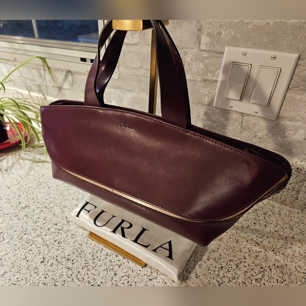 FURLA - NWOT SLEEK Deep Burgundy Leather Handbag With Branded Dust Bag - Picture 3 of 17